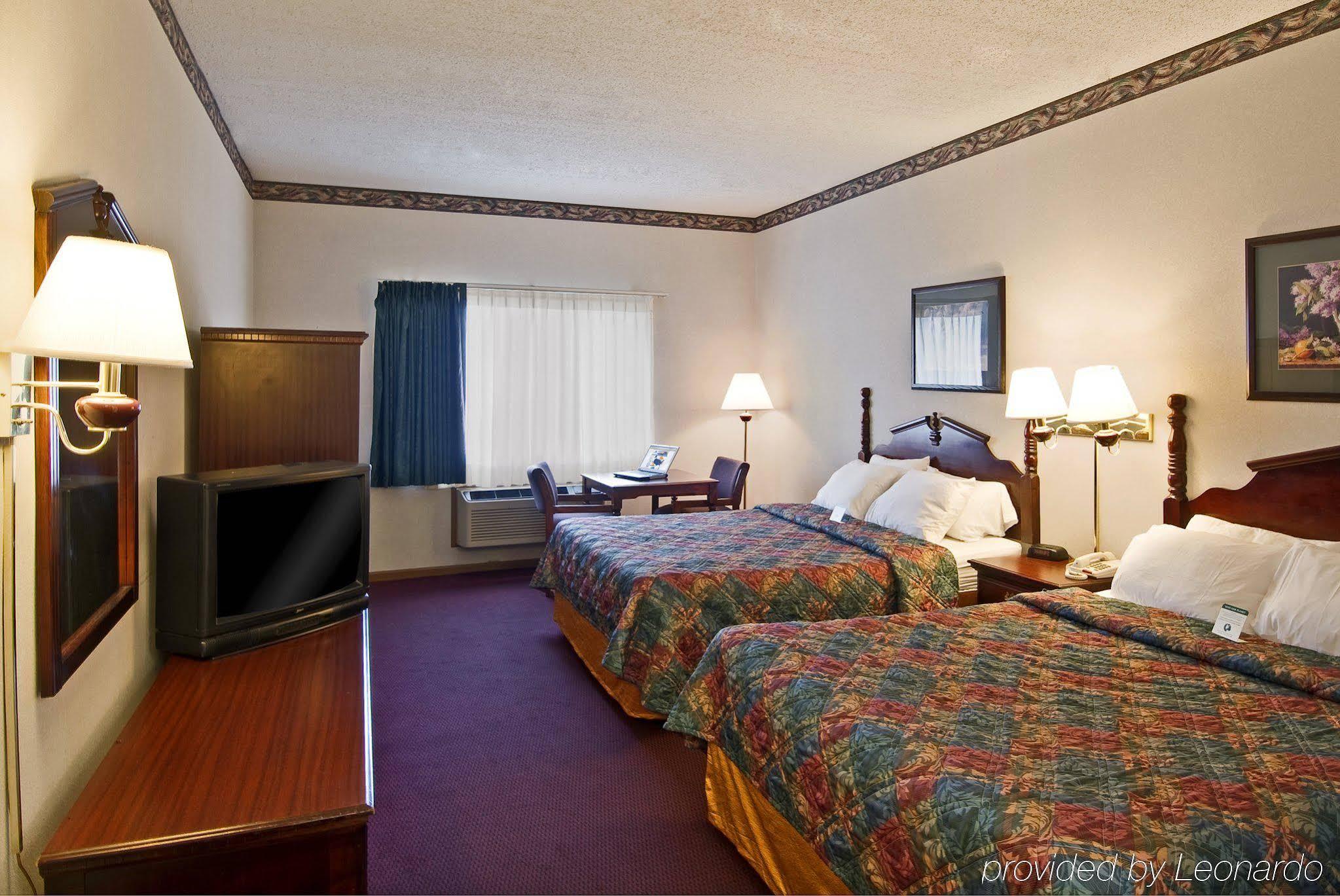 Americas Best Value Inn Waukegan Bagian luar foto