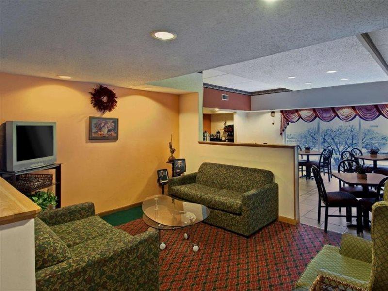 Americas Best Value Inn Waukegan Bagian luar foto