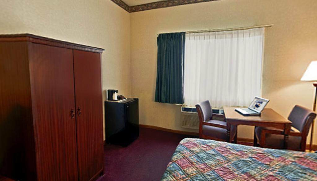 Americas Best Value Inn Waukegan Bagian luar foto
