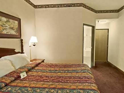 Americas Best Value Inn Waukegan Bagian luar foto